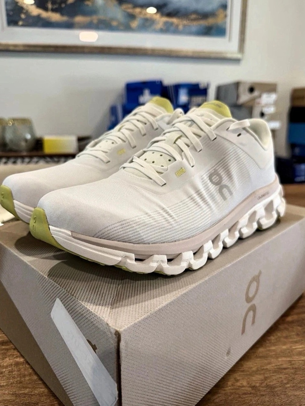 On Cloudflow 4 White/Sand Sneakers-Size 8.5W/7M BNIB MSPR 200$ Regular fit